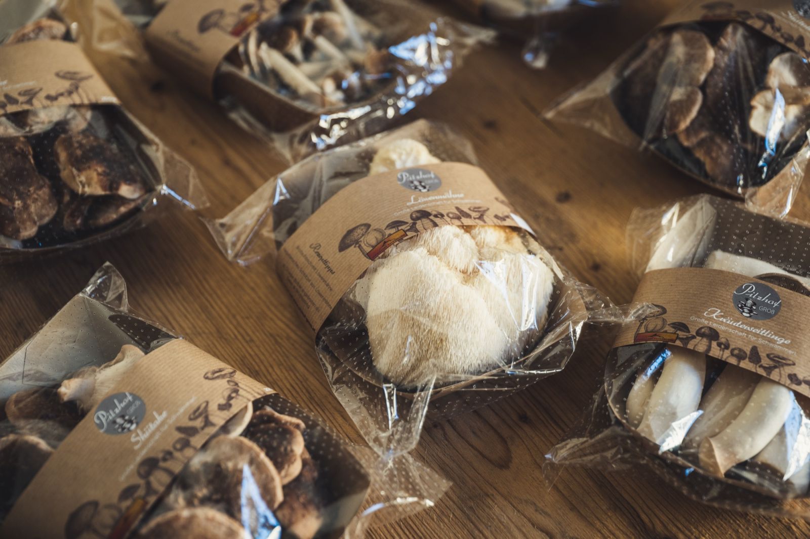 Löwenmähne und Kräuterseitlinge, frisch verpackt